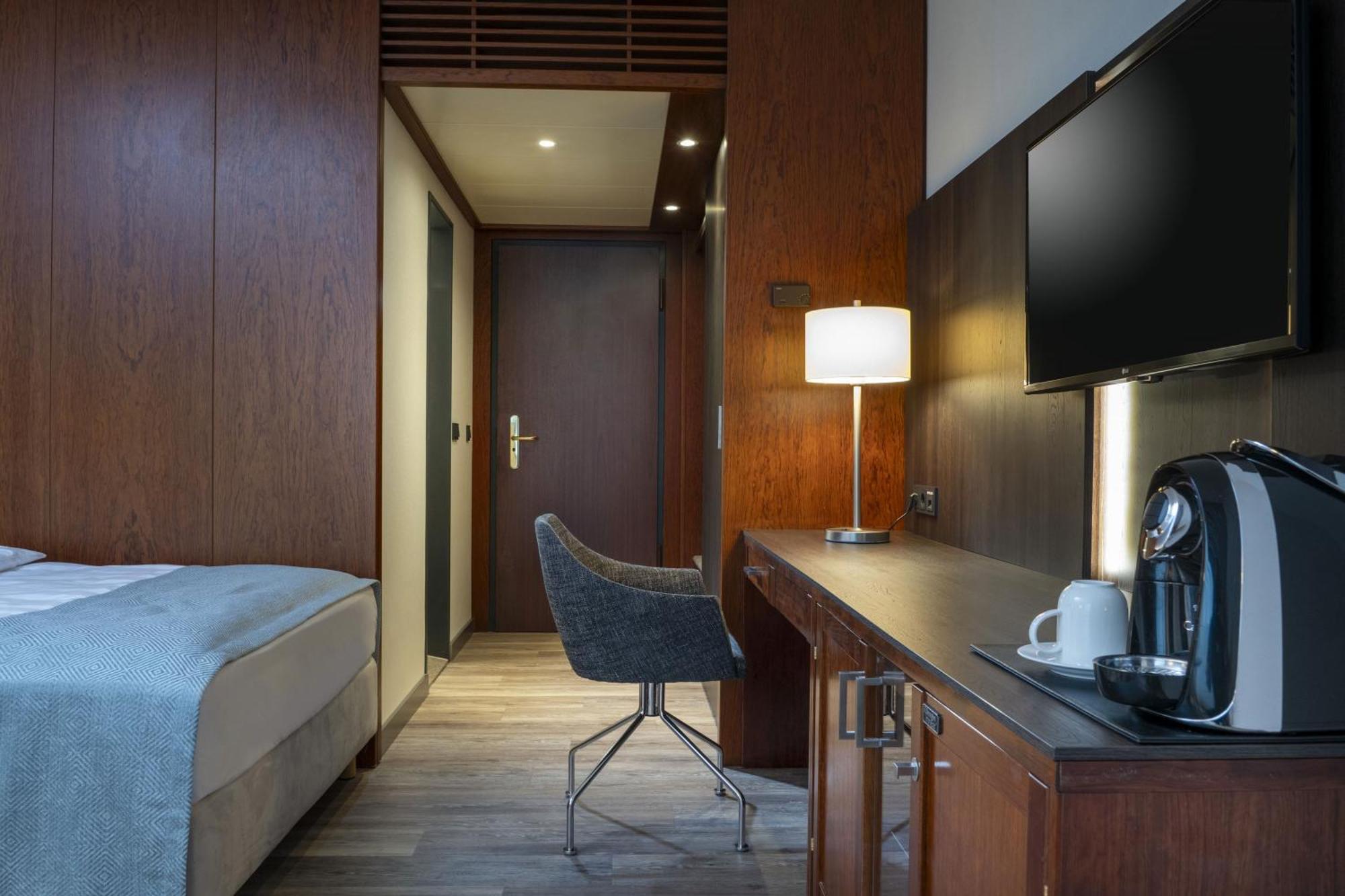 Maritim Hotel BRE Екстериор снимка
