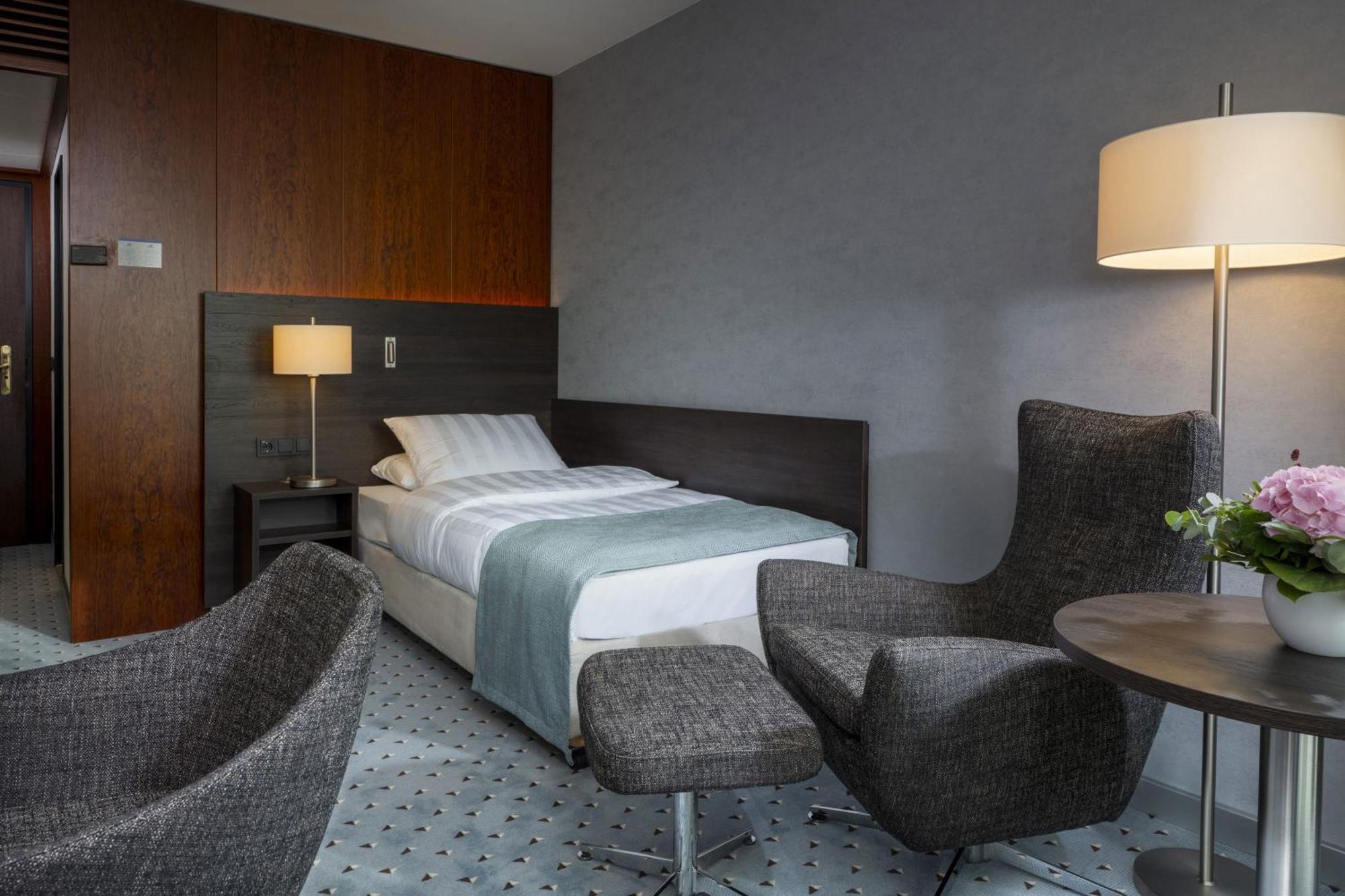 Maritim Hotel BRE Екстериор снимка