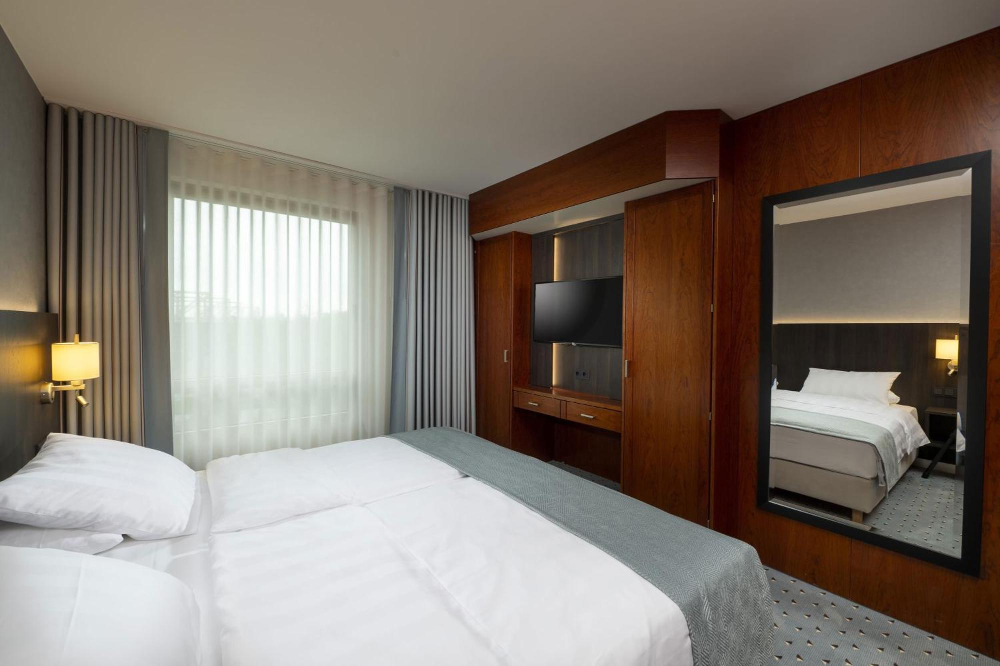 Maritim Hotel BRE Екстериор снимка