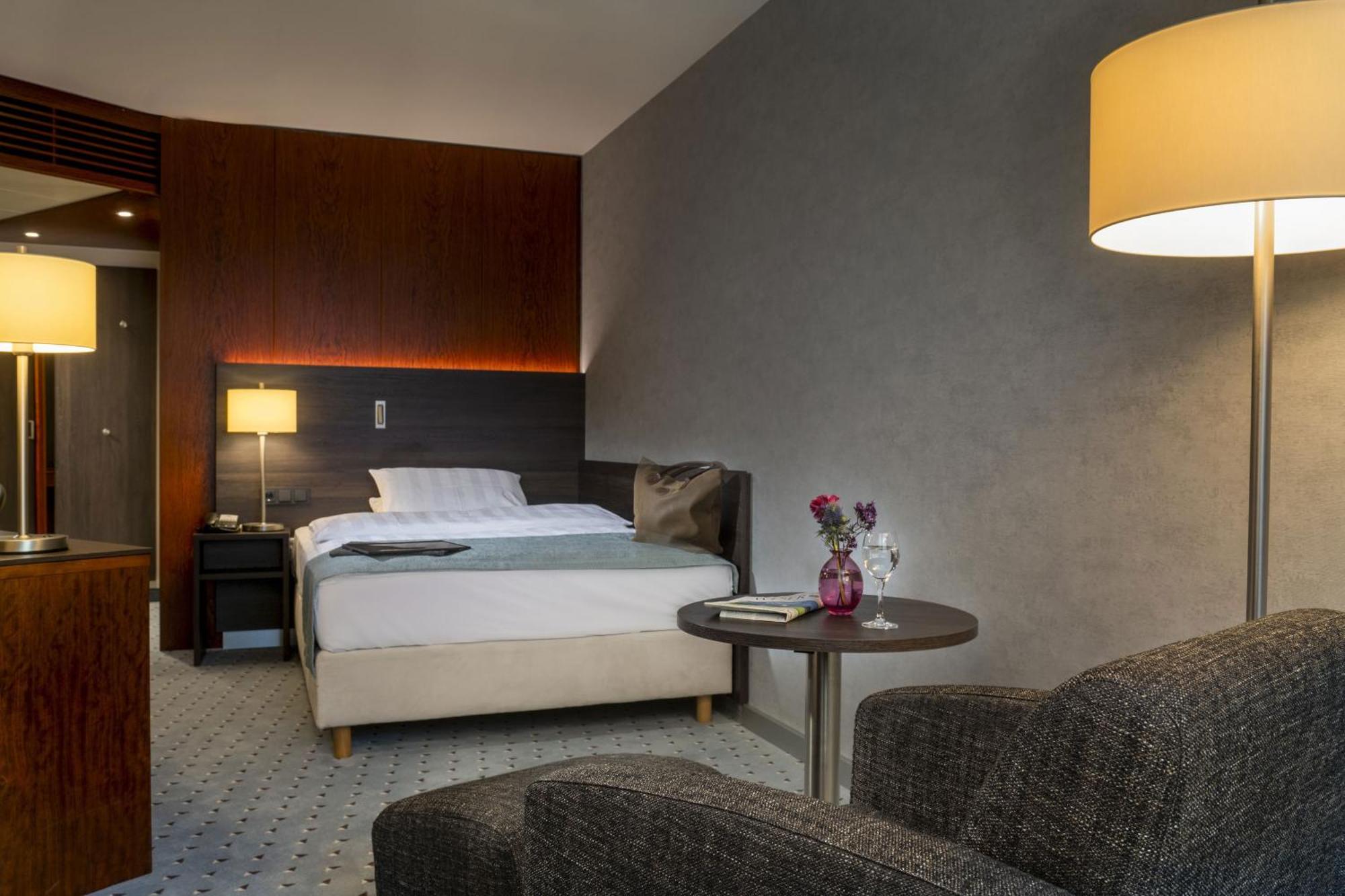 Maritim Hotel BRE Екстериор снимка